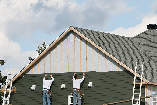 Professional Vinyl Siding technician working in Plainfield, IN